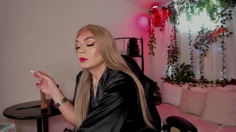 Snapshot of karol_elegance_ chatting on 05/07/26, 01:16 karol online show from 05/07/26, 01:16