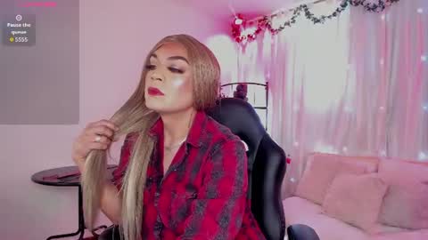 Snapshot of karol_elegance_ chatting on 07/10/26, 01:14 karol online show from 07/10/26, 01:14