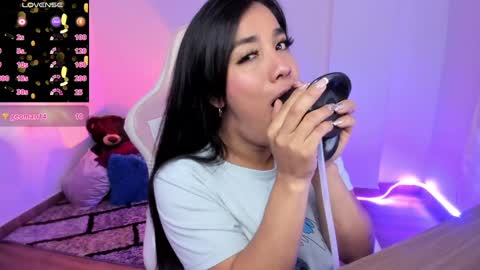 Snapshot of karol_ivonne chatting on 12/12/24, 11:25 karol online show from 12/12/24, 11:25