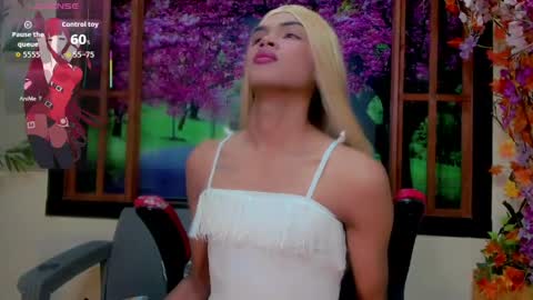 Snapshot of karol_vanessa__ chatting on 04/18/26, 11:14 karol Vanessa online show from 04/18/26, 11:14