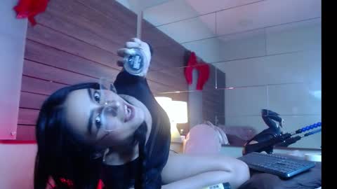 karol_yesenia online show from 10/16/25, 07:04
