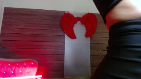 karol_yesenia online show from 10/18/25, 01:56