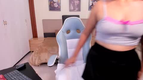 Snapshot of karola_cute_ chatting on 11/25/25, 02:22 katalina online show from 11/25/25, 02:22