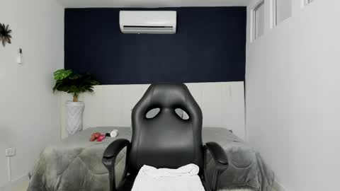 Snapshot of karola_cute_ chatting on 04/13/26, 10:21 katalina online show from 04/13/26, 10:21