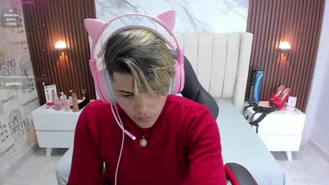 Karol and Luna online show from 02/15/25, 02:37