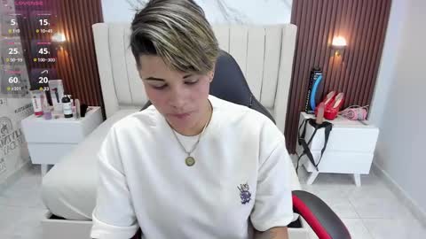 Karol and Luna online show from 02/22/25, 02:39