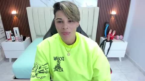 Karol and Luna online show from 02/24/25, 02:40