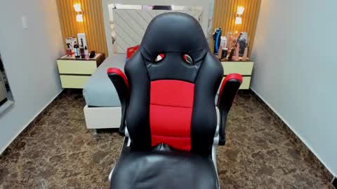 Karol and Luna online show from 12/17/25, 06:58