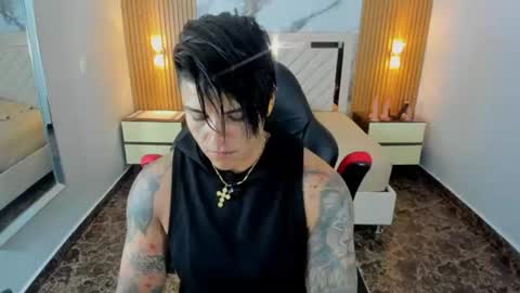 Snapshot of karolandluna chatting on 06/25/26, 07:29 Karol and Luna online show from 06/25/26, 07:29