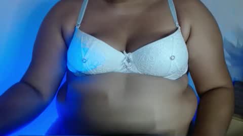 Snapshot of karolbb21 chatting on 11/30/25, 10:58 karolbb21 online show from 11/30/25, 10:58