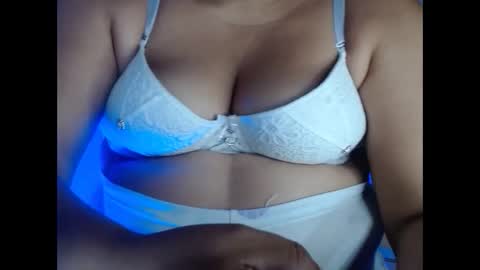 karolbb21 online show from 12/14/25, 10:20