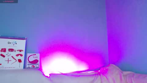 Snapshot of karolina_hottie_ chatting on 12/08/24, 06:22 Kira online show from 12/08/24, 06:22