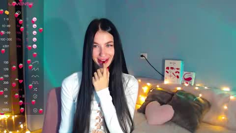 Snapshot of karolina_hottie_ chatting on 09/11/25, 02:44 Kira online show from 09/11/25, 02:44