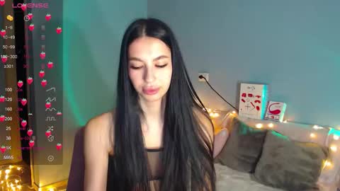 Snapshot of karolina_hottie_ chatting on 11/01/25, 01:51 Kira online show from 11/01/25, 01:51