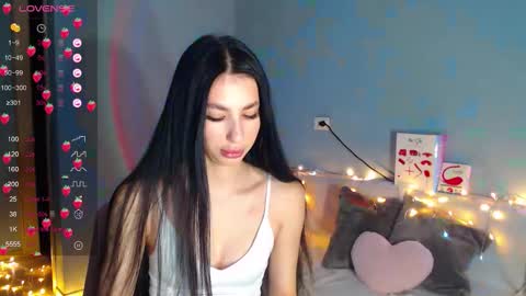 Snapshot of karolina_hottie_ chatting on 11/10/25, 01:59 Kira online show from 11/10/25, 01:59