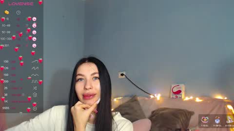 Snapshot of karolina_hottie_ chatting on 11/12/25, 05:30 Kira online show from 11/12/25, 05:30