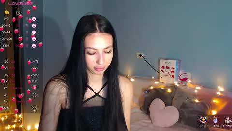 Snapshot of karolina_hottie_ chatting on 11/17/25, 02:06 Kira online show from 11/17/25, 02:06