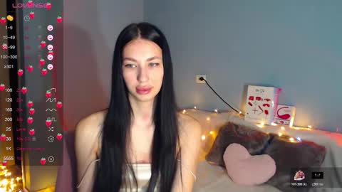 Snapshot of karolina_hottie_ chatting on 11/21/25, 02:32 Kira online show from 11/21/25, 02:32