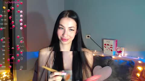 Snapshot of karolina_hottie_ chatting on 11/24/25, 01:38 Kira online show from 11/24/25, 01:38