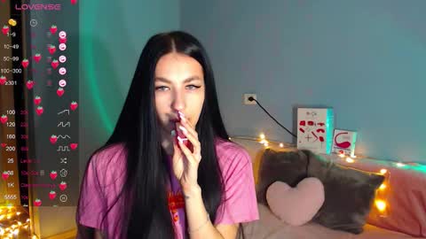 Snapshot of karolina_hottie_ chatting on 11/25/25, 02:11 Kira online show from 11/25/25, 02:11