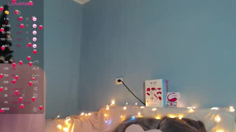 Snapshot of karolina_hottie_ chatting on 12/19/25, 02:18 Kira online show from 12/19/25, 02:18