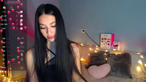 Snapshot of karolina_hottie_ chatting on 02/22/26, 02:02 Kira online show from 02/22/26, 02:02