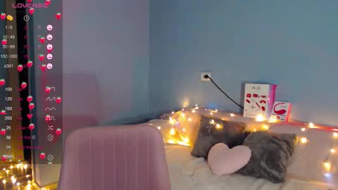 Snapshot of karolina_hottie_ chatting on 02/27/26, 02:11 Kira online show from 02/27/26, 02:11