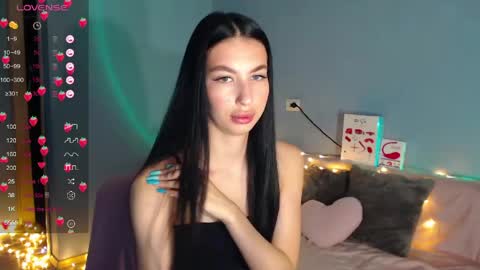 Snapshot of karolina_hottie_ chatting on 02/28/26, 02:01 Kira online show from 02/28/26, 02:01