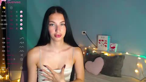 Snapshot of karolina_hottie_ chatting on 06/30/26, 02:01 Kira online show from 06/30/26, 02:01