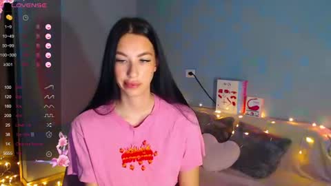 Snapshot of karolina_hottie_ chatting on 07/14/26, 01:52 Kira online show from 07/14/26, 01:52