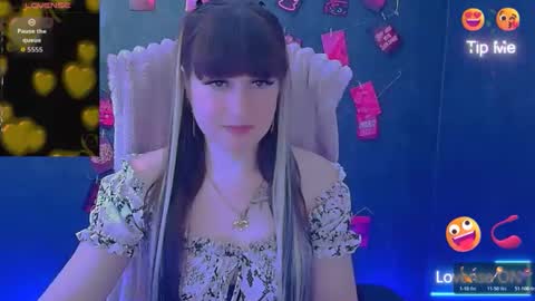 Snapshot of karolina_mia chatting on 05/10/26, 05:45 Caroline online show from 05/10/26, 05:45