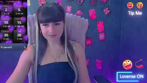 Snapshot of karolina_mia chatting on 06/23/26, 05:49 Caroline online show from 06/23/26, 05:49