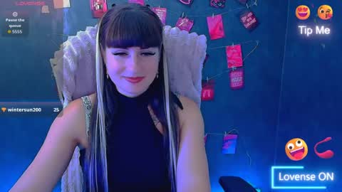 Snapshot of karolina_mia chatting on 07/13/26, 05:54 Caroline online show from 07/13/26, 05:54