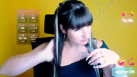 Snapshot of karolina_mia chatting on 07/19/26, 05:55 Caroline online show from 07/19/26, 05:55