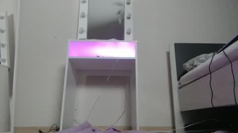 Snapshot of karolinas777x chatting on 12/16/25, 06:24 Karolinas777x online show from 12/16/25, 06:24