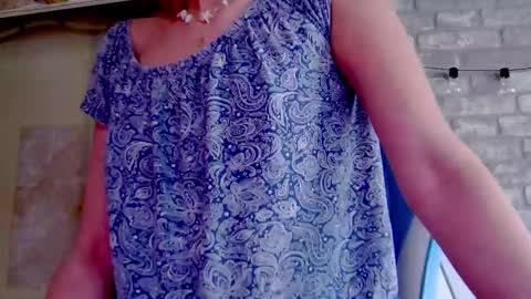 karoline121 online show from 03/10/25, 12:04