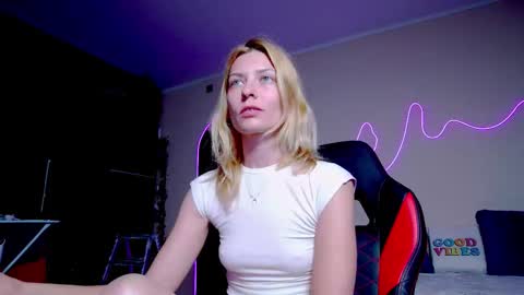 karoline121 online show from 09/30/25, 08:03