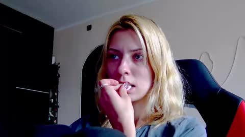 karoline121 online show from 10/01/25, 08:09