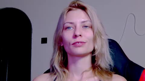 karoline121 online show from 11/04/25, 09:47