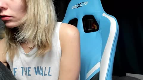 karoline121 online show from 12/17/25, 09:10