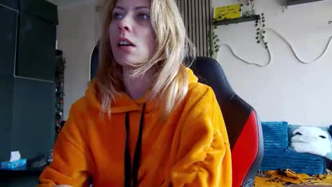 karoline121 online show from 03/01/26, 11:01