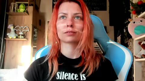 Snapshot of karoline121 chatting on 04/18/26, 04:11 karoline121 online show from 04/18/26, 04:11