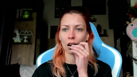 Snapshot of karoline121 chatting on 04/29/26, 05:00 karoline121 online show from 04/29/26, 05:00