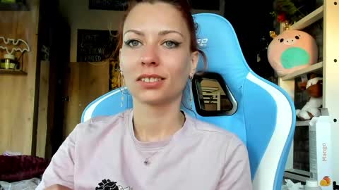 Snapshot of karoline121 chatting on 05/05/26, 04:20 karoline121 online show from 05/05/26, 04:20