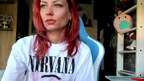 Snapshot of karoline121 chatting on 05/15/26, 04:08 karoline121 online show from 05/15/26, 04:08