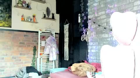 Snapshot of karoline121 chatting on 05/26/26, 03:35 karoline121 online show from 05/26/26, 03:35
