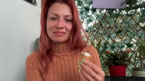 Snapshot of karoline121 chatting on 05/31/26, 04:25 karoline121 online show from 05/31/26, 04:25