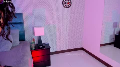 Snapshot of karoline_jones_ chatting on 04/10/26, 07:51 Karoline online show from 04/10/26, 07:51