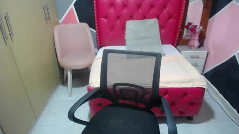 karoline_lov2 online show from 02/03/25, 07:42