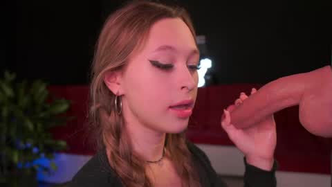 Snapshot of karolinedeep_love chatting on 04/02/26, 12:30 Caroline online show from 04/02/26, 12:30